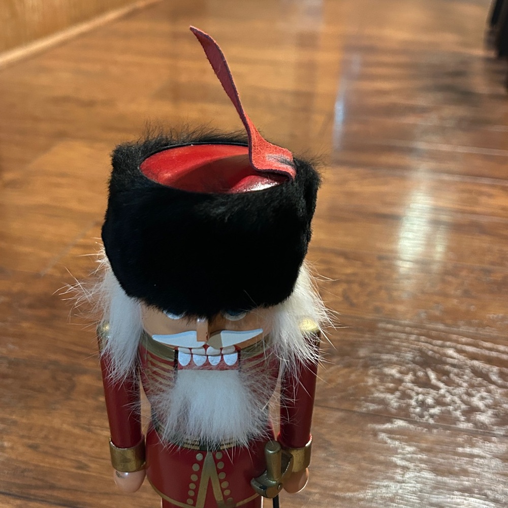 BUCKINGHAM PALACE QUEEN'S GUARD - ERZGEBIRGISCHE VOLKSKUNST GERMAN NUTCRACKER - Picture 8 of 9